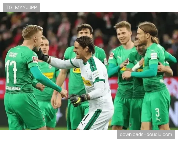 奥格斯堡抢下关键三分，保级大战进入白热化阶段