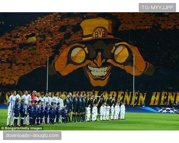 威斯特法伦南看台巨幅TIFO亮相，多特蒙德主场氛围再成焦点